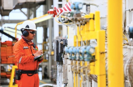 Technician doing on-stream inspection